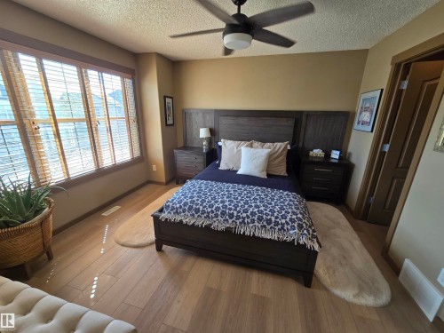 1205 Colonel Stone Avenue, Edmonton, AB - Indoor Photo Showing Bedroom