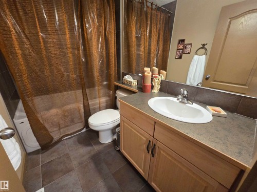 1205 Colonel Stone Avenue, Edmonton, AB - Indoor Photo Showing Bathroom