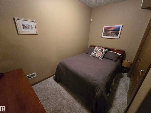 1205 Colonel Stone Avenue, Edmonton, AB - Indoor Photo Showing Bedroom