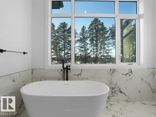 6129 Crawford Drive, Edmonton, AB - Indoor Photo Showing Bathroom