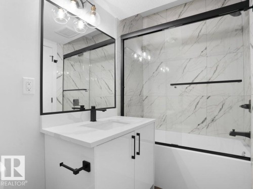 6129 Crawford Drive, Edmonton, AB - Indoor Photo Showing Bathroom