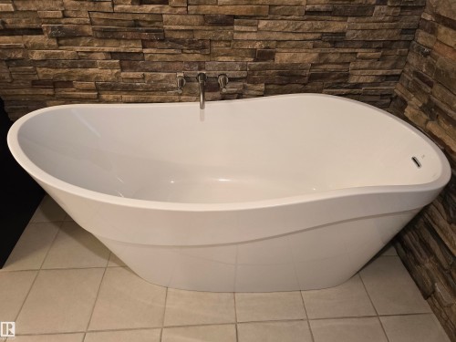 108 11650 79 Avenue, Edmonton, AB - Indoor Photo Showing Bathroom