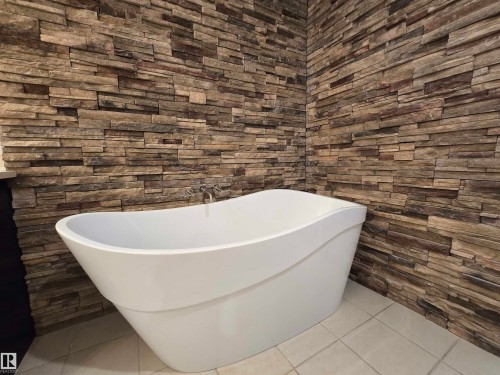 108 11650 79 Avenue, Edmonton, AB - Indoor Photo Showing Bathroom