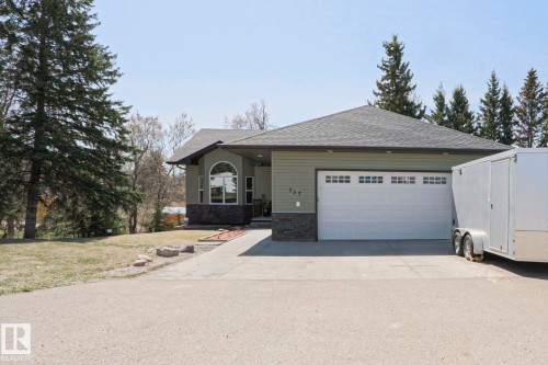 737 LAKESIDE Drive  Rural Parkland County, AB T7Z 2V7