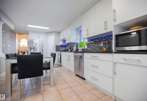 2817 40A Avenue, Edmonton, AB - Indoor Photo Showing Kitchen