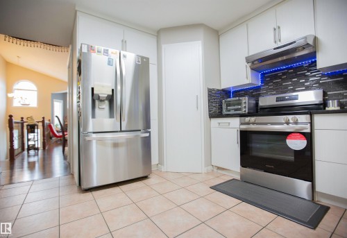 2817 40A Avenue, Edmonton, AB - Indoor Photo Showing Kitchen With Stainless Steel Kitchen