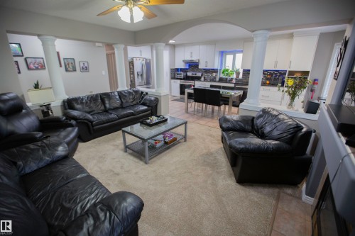 2817 40A Avenue, Edmonton, AB - Indoor Photo Showing Living Room