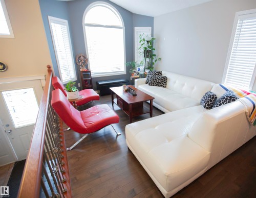 2817 40A Avenue, Edmonton, AB - Indoor Photo Showing Living Room