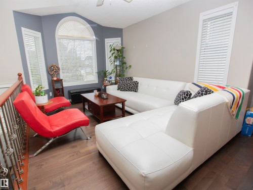 Main level - 2817 40A Avenue, Edmonton, AB - Indoor Photo Showing Living Room