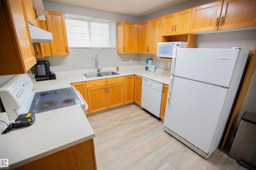 Separate side entrance to Basement - 2817 40A Avenue, Edmonton, AB - Indoor