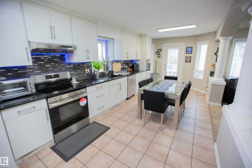 2817 40A Avenue, Edmonton, AB - Indoor Photo Showing Kitchen