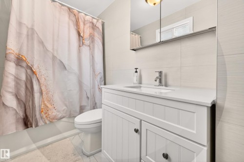 6807 112A Street, Edmonton, AB - Indoor Photo Showing Bathroom