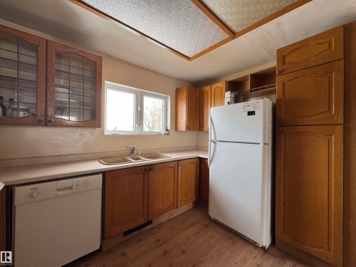 48506 Rr 150, Rural Beaver County, AB - Indoor Photo Showing Kitchen With Double Sink