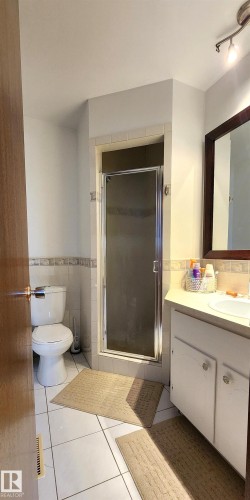 11035 166 Avenue, Edmonton, AB - Indoor Photo Showing Bathroom