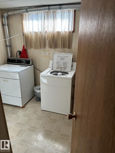 11035 166 Avenue, Edmonton, AB - Indoor Photo Showing Laundry Room