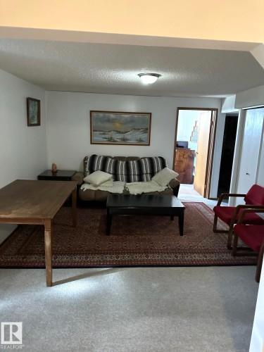 11035 166 Avenue, Edmonton, AB - Indoor Photo Showing Bedroom