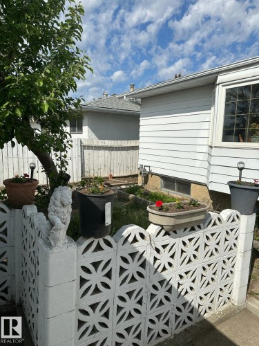 11035 166 Avenue, Edmonton, AB - Outdoor