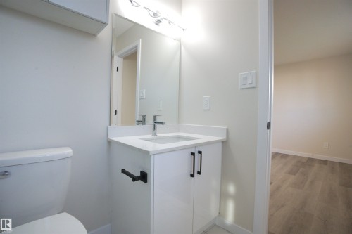 18412 92 Avenue, Edmonton, AB - Indoor Photo Showing Bathroom