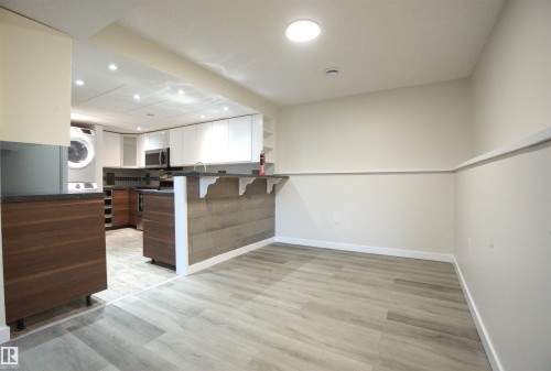 18412 92 Avenue, Edmonton, AB - Indoor Photo Showing Other Room