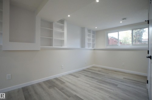 18412 92 Avenue, Edmonton, AB - Indoor Photo Showing Other Room