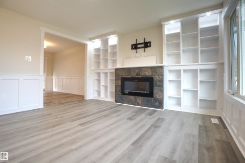 18412 92 Avenue, Edmonton, AB - Indoor Photo Showing Living Room With Fireplace