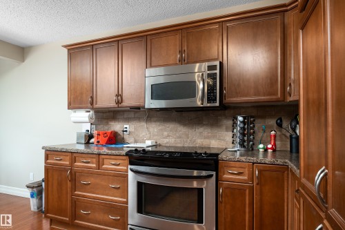 4 Spring Grove Crescent, Spruce Grove, AB - Indoor Photo Showing Kitchen