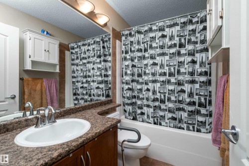 4 Spring Grove Crescent, Spruce Grove, AB - Indoor Photo Showing Bathroom