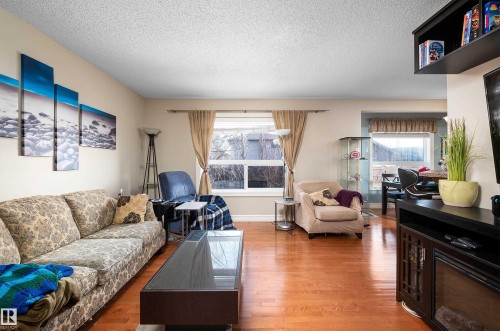 4 Spring Grove Crescent, Spruce Grove, AB - Indoor Photo Showing Living Room