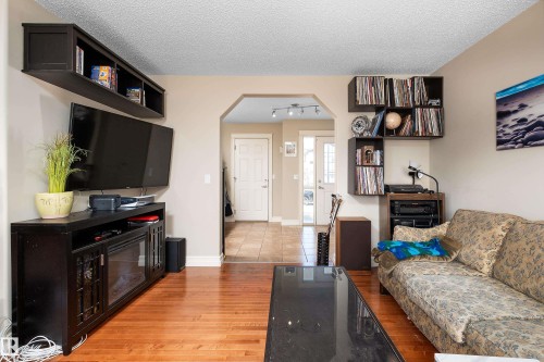 4 Spring Grove Crescent, Spruce Grove, AB - Indoor Photo Showing Living Room