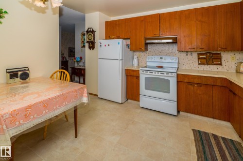 5915 115 Street, Edmonton, AB - Indoor Photo Showing Kitchen
