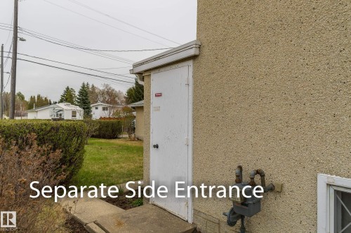 5915 115 Street, Edmonton, AB - Outdoor
