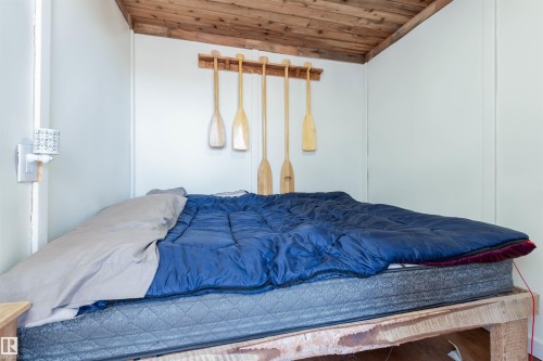 This little bunkie just off the shore is perfect for sleepovers. - 197 51268 Range Road 204, Rural Strathcona County, AB 