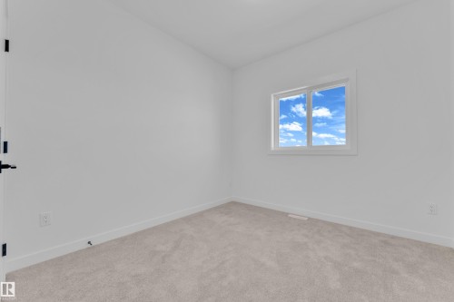 Bright room featuring a single window, light-toned carpet, and white walls - 173 Graybriar Drive, Stony Plain, AB - Indoor Photo Showing Other Room