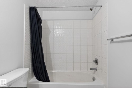 412 3315 James Mowatt Trail, Edmonton, AB - Indoor Photo Showing Bathroom
