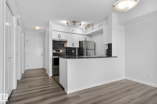412 3315 James Mowatt Trail, Edmonton, AB - Indoor Photo Showing Kitchen
