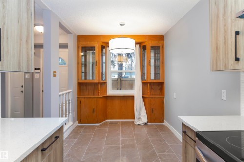 18 Willowdale Place, Edmonton, AB - Indoor Photo Showing Kitchen
