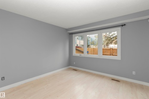18 Willowdale Place, Edmonton, AB - Indoor Photo Showing Other Room