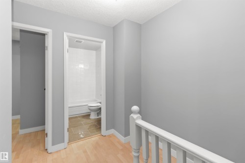 18 Willowdale Place, Edmonton, AB - Indoor