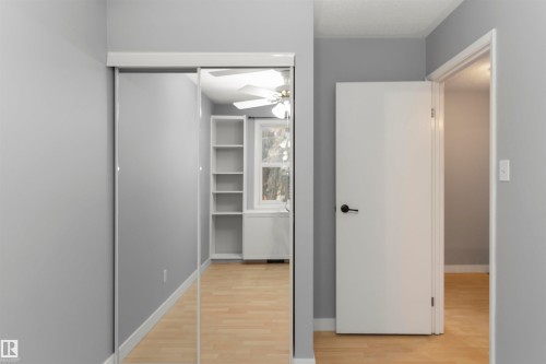 18 Willowdale Place, Edmonton, AB - Indoor Photo Showing Other Room