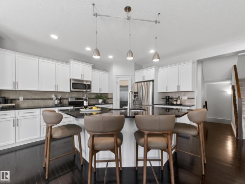 1473 Wates Link, Edmonton, AB - Indoor Photo Showing Kitchen With Upgraded Kitchen