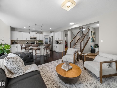 1473 Wates Link, Edmonton, AB - Indoor Photo Showing Living Room