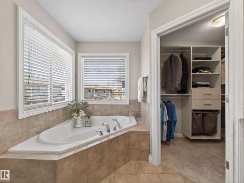 1473 Wates Link, Edmonton, AB - Indoor Photo Showing Bathroom