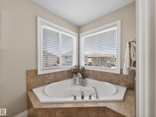 1473 Wates Link, Edmonton, AB - Indoor Photo Showing Bathroom