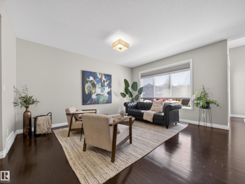 1473 Wates Link, Edmonton, AB - Indoor Photo Showing Living Room