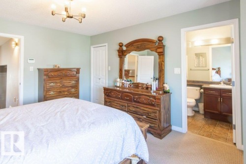 6103 5 Avenue, Edmonton, AB - Indoor Photo Showing Bedroom