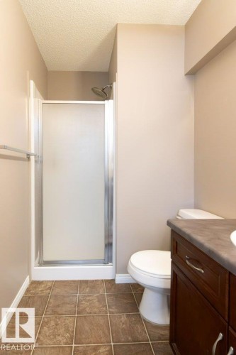 6103 5 Avenue, Edmonton, AB - Indoor Photo Showing Bathroom