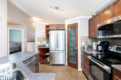 6103 5 Avenue, Edmonton, AB - Indoor Photo Showing Kitchen