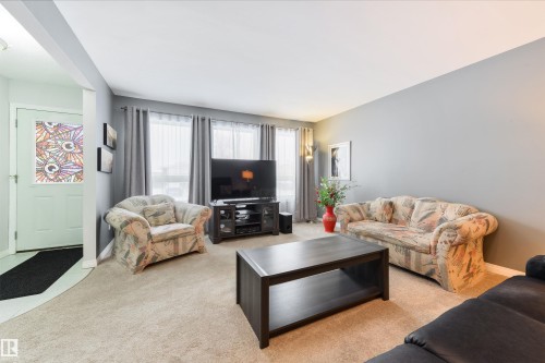 16020 123 Street, Edmonton, AB - Indoor Photo Showing Living Room