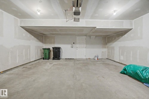 36 723 172 Street, Edmonton, AB - Indoor Photo Showing Garage