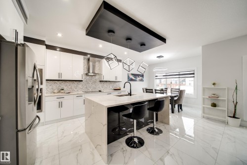6903 173 Avenue, Edmonton, AB - Indoor Photo Showing Kitchen With Upgraded Kitchen
